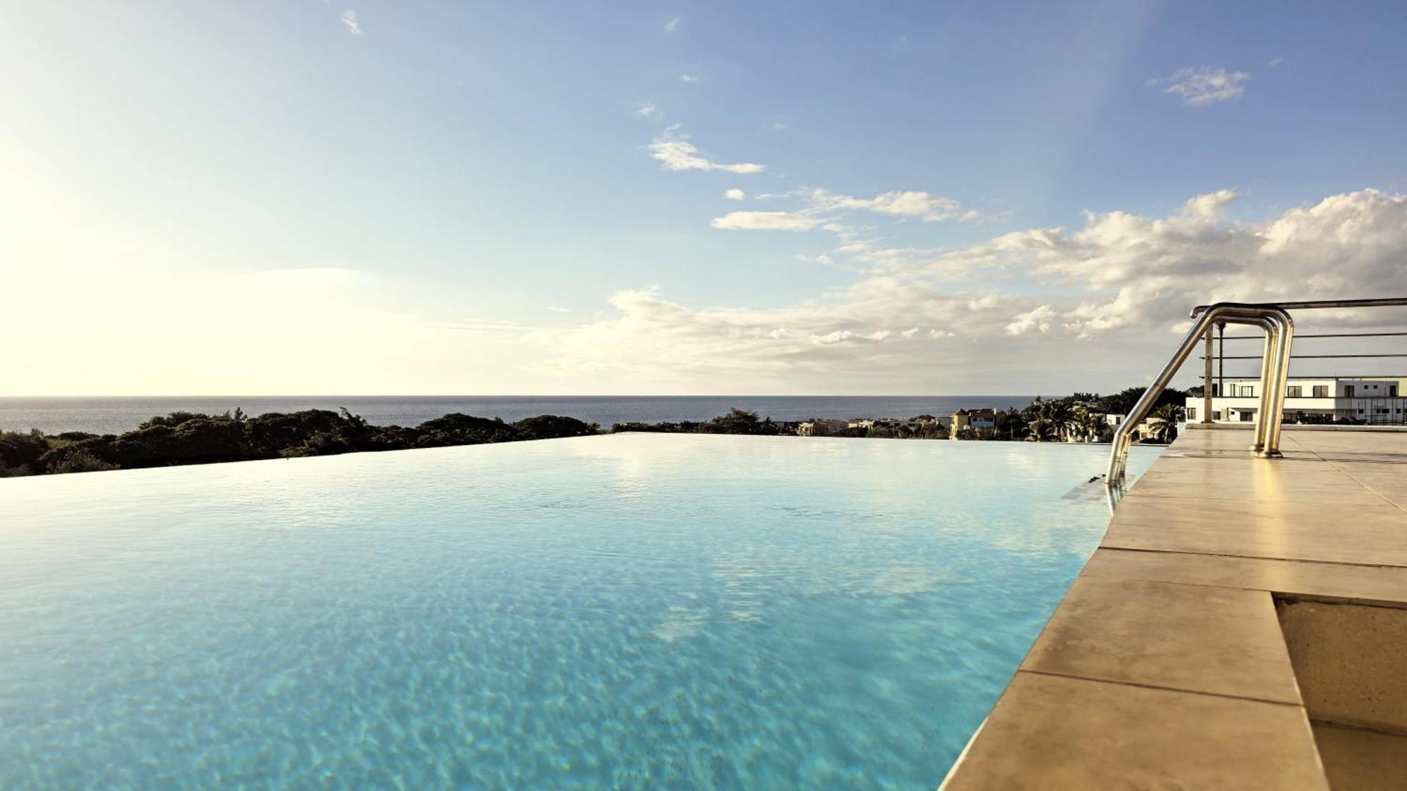 Luxury Penthouse With Infinity Pool & Stunning Sea View Appartement Flic-en-Flacq Buitenkant foto