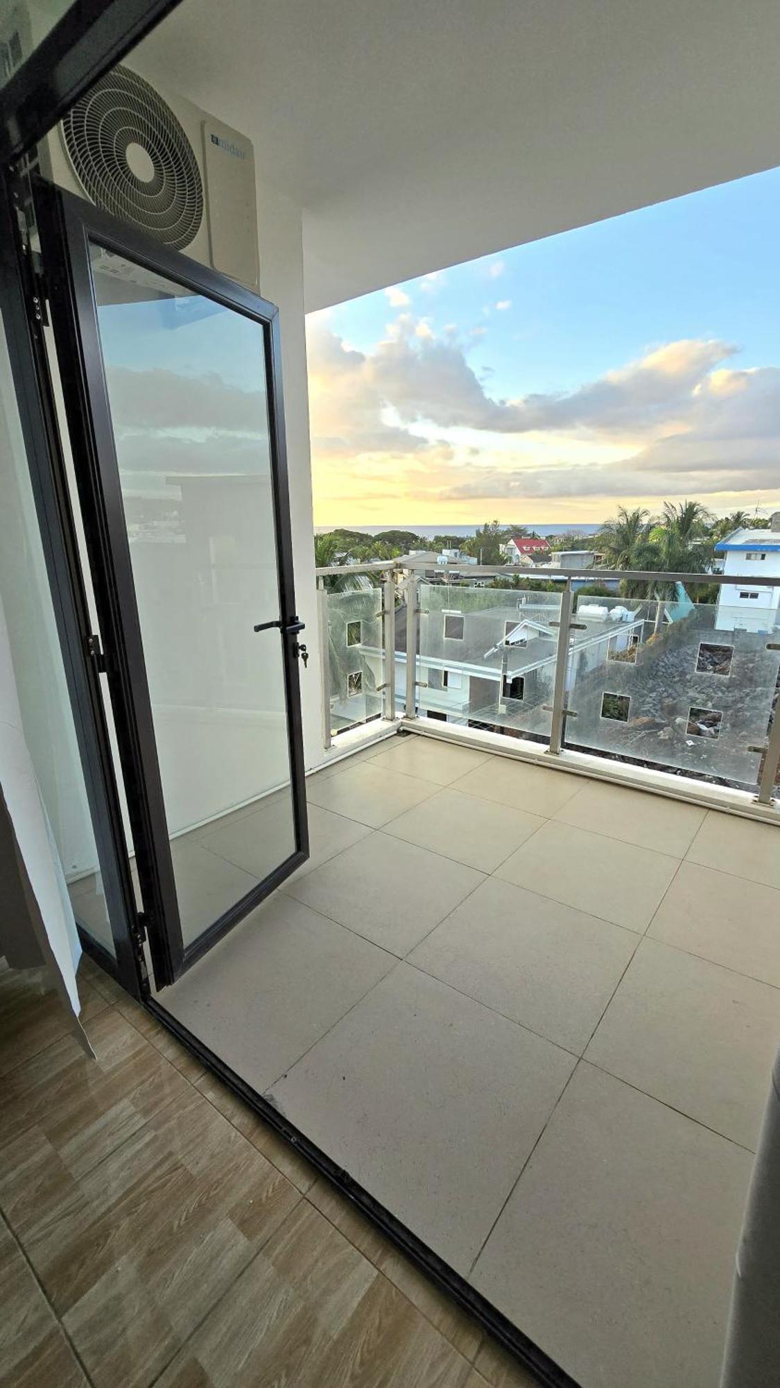 Luxury Penthouse With Infinity Pool & Stunning Sea View Appartement Flic-en-Flacq Buitenkant foto