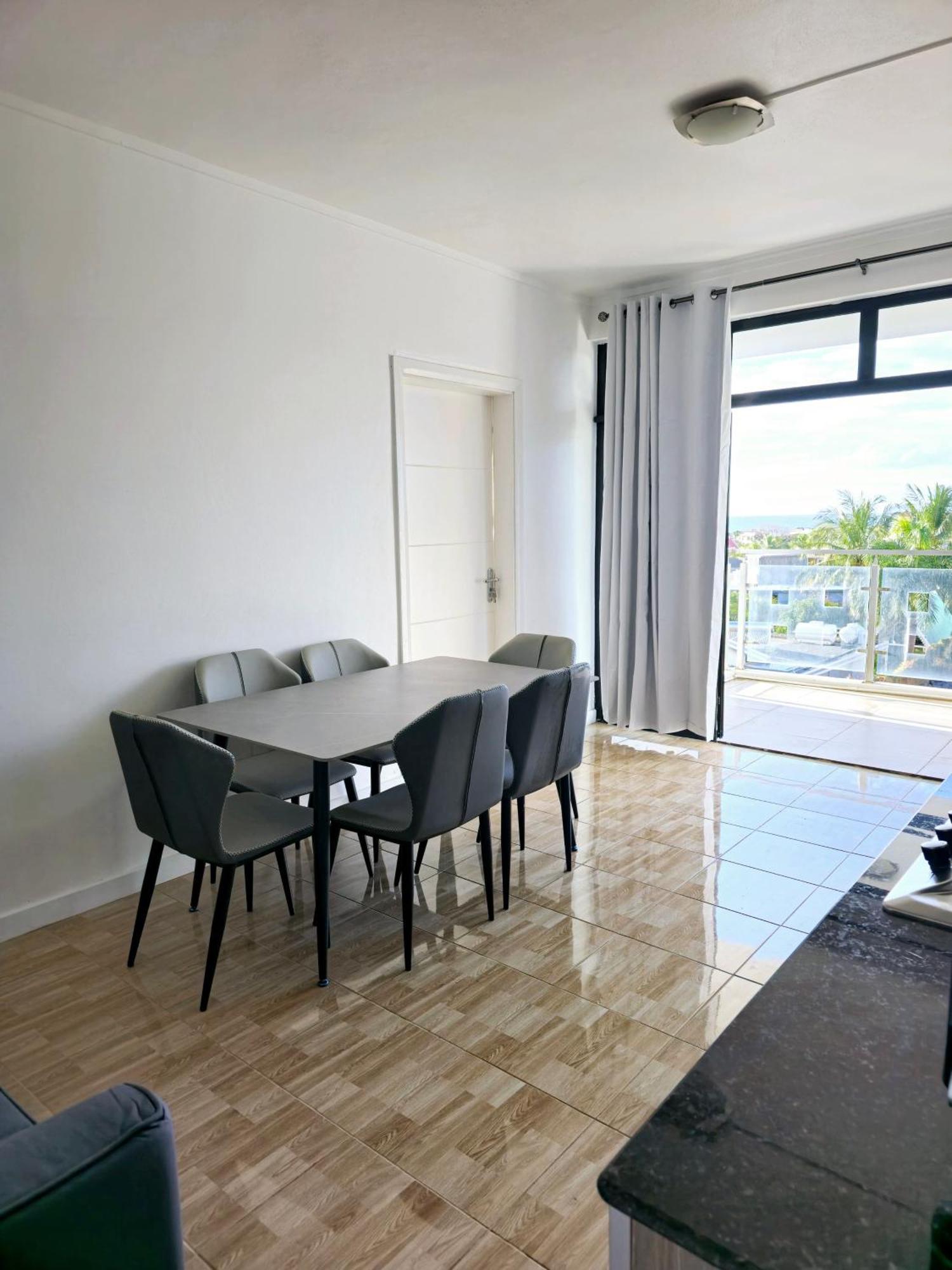 Luxury Penthouse With Infinity Pool & Stunning Sea View Appartement Flic-en-Flacq Buitenkant foto